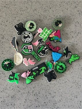 Wicked shoe charms - set of 25